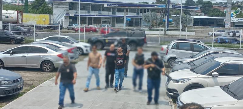 'Foram apenas duas facadas', diz padrasto que matou adolescente por ciúmes em Manaus