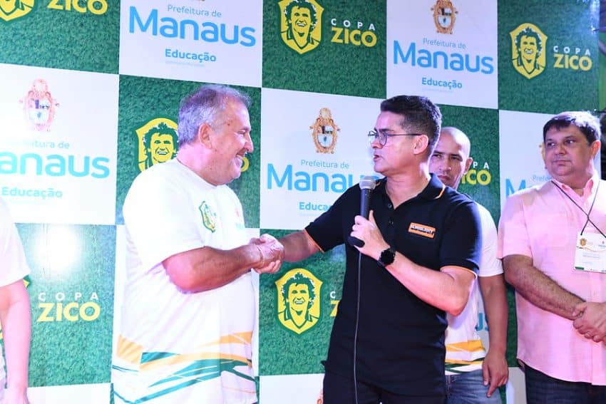 Craque do Flamengo participa de abertura da ‘Copa Zico’ em Manaus