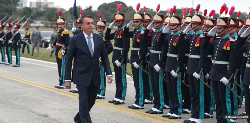 Bolsonaro participa de formatura de oficiais do Exército