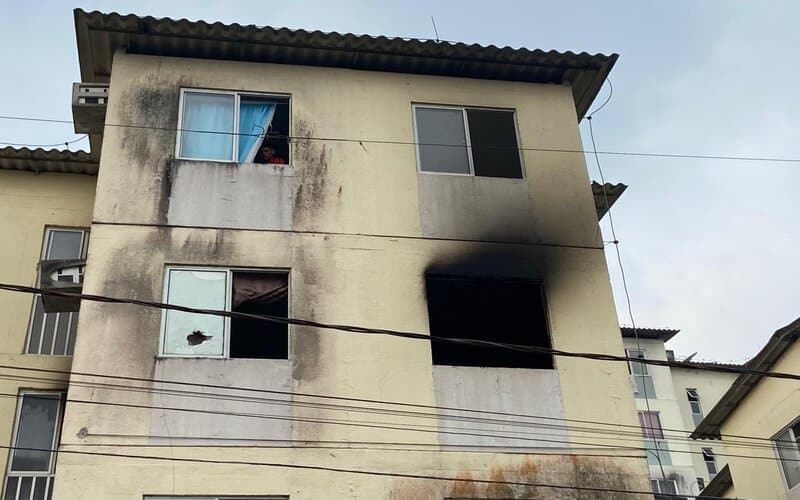 Incêndio assusta moradores na zona norte de Manaus; veja vídeo