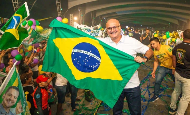 Coronel Menezes reúne mais de 5 mil pessoas em lançamento de candidatura em Manaus