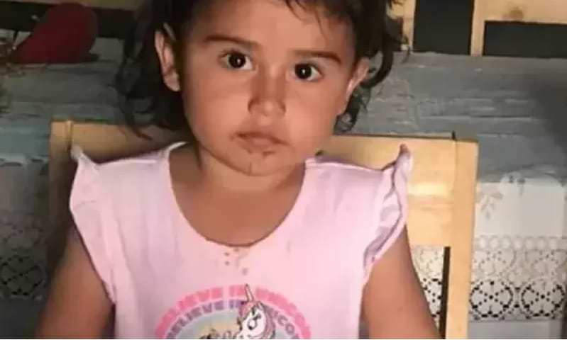 Menina de 3 anos acorda no próprio velório e morre após abraçar a mãe