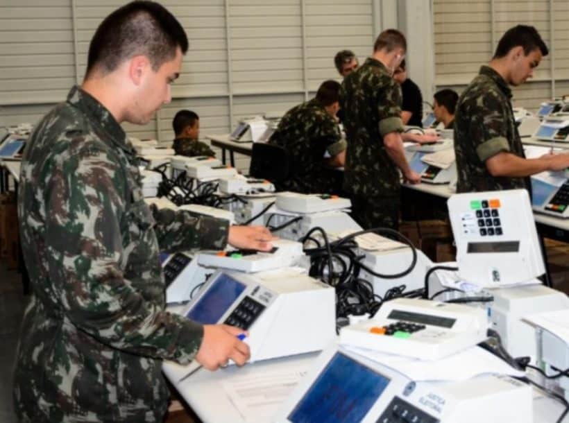 Militares iniciam inspeção de códigos das urnas eletrônicas