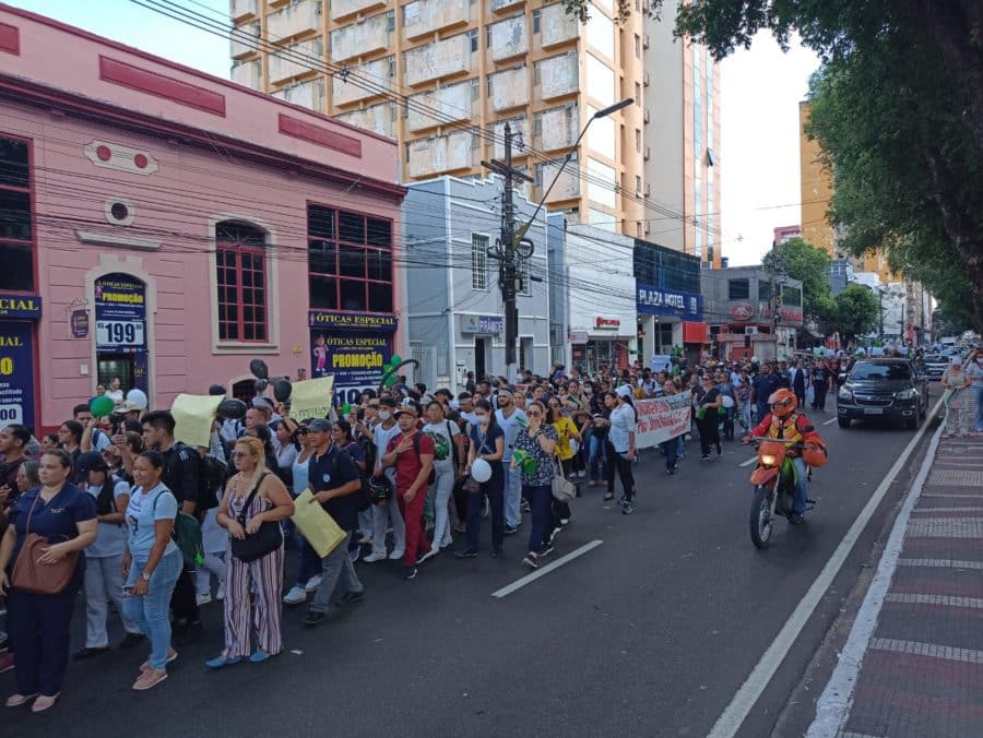 Piso salarial: profissionais da enfermagem fazem ato em Manaus contra veto do STF