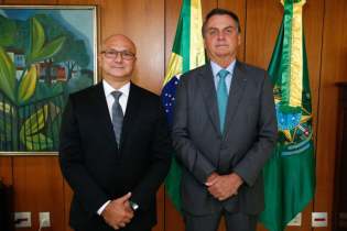 Bolsonaro vem ao Amazonas-Menezes