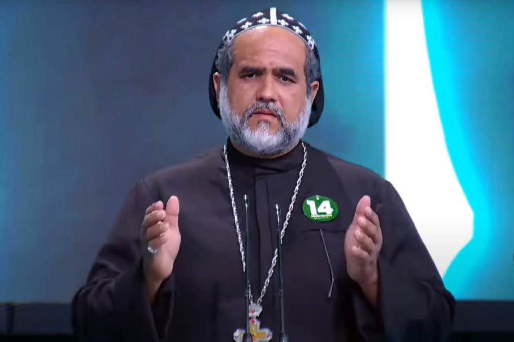 Saiba quem é o 'padre' que participou do debate no SBT; veja memes