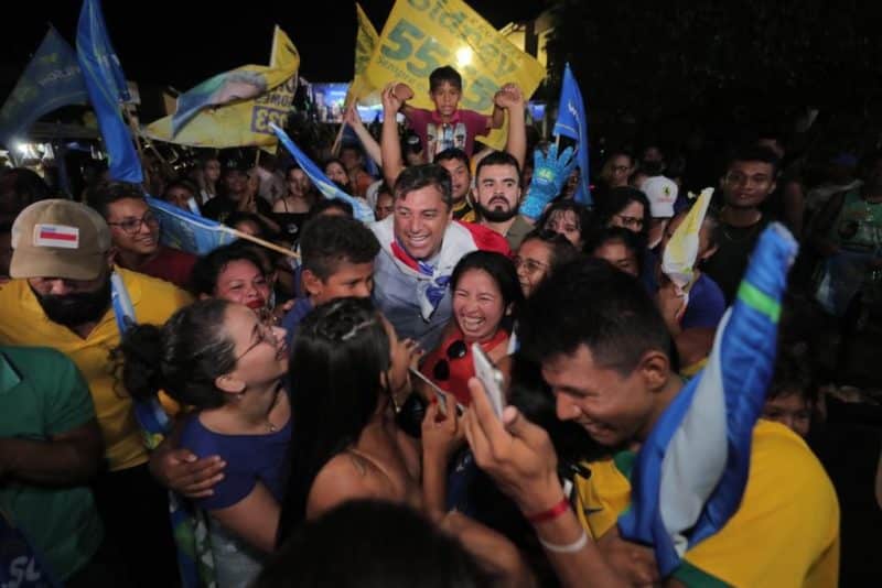 Wilson Lima assume compromisso de levar asfalto e moradia digna para Maués