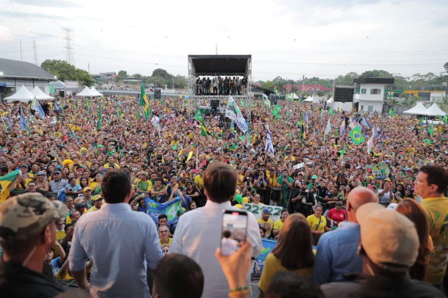 Em Manaus, Bolsonaro declara apoio à reeleição de Wilson Lima durante comício
