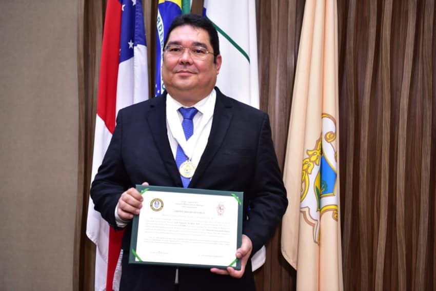 Diretor-presidente do Cetam recebe Medalha de Ouro Garcitylzo do Lago Silva
