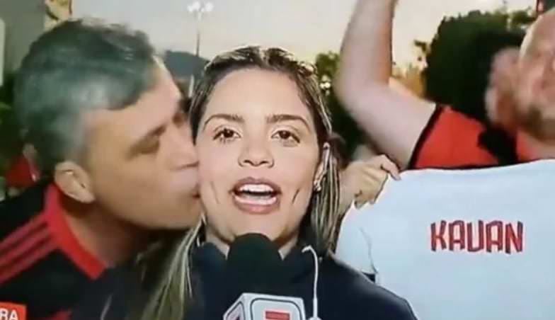Justiça manda libertar flamenguista que beijou repórter em jogo da Libertadores