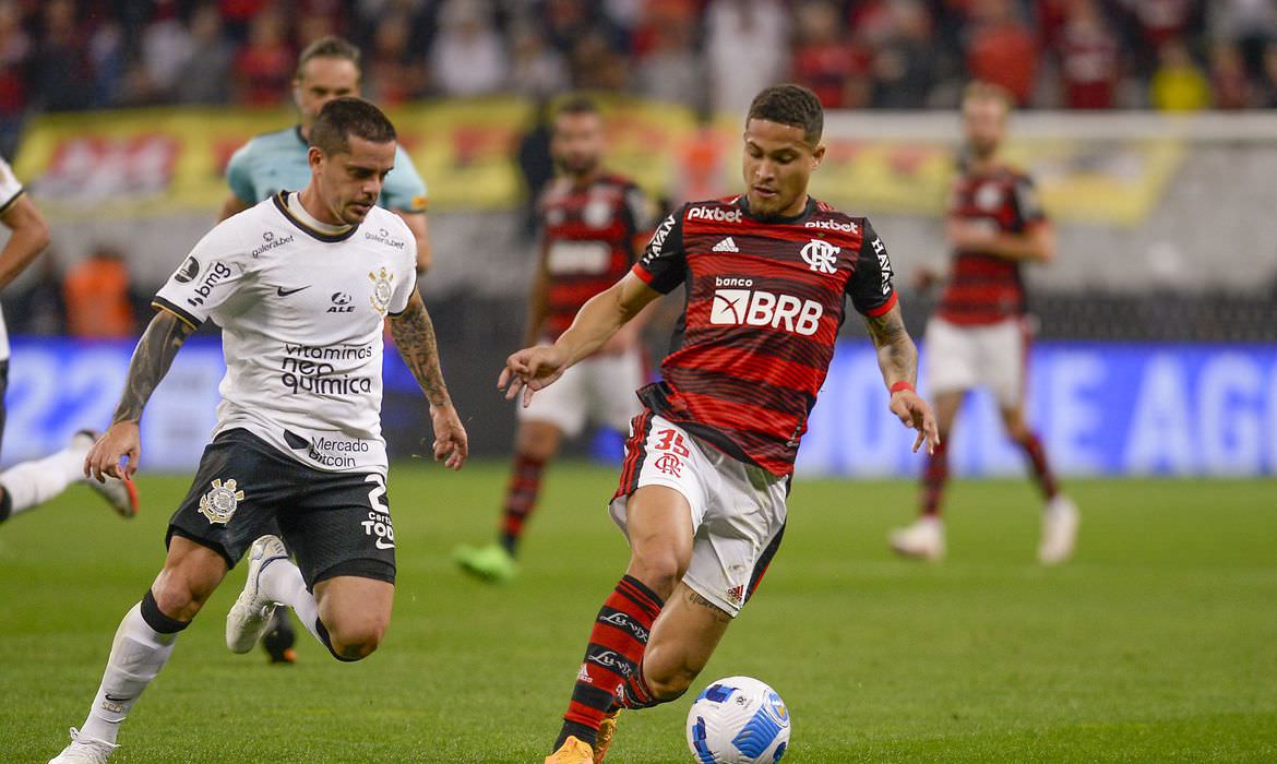 Copa do Brasil: Corinthians e Flamengo se enfrentam em busca de título