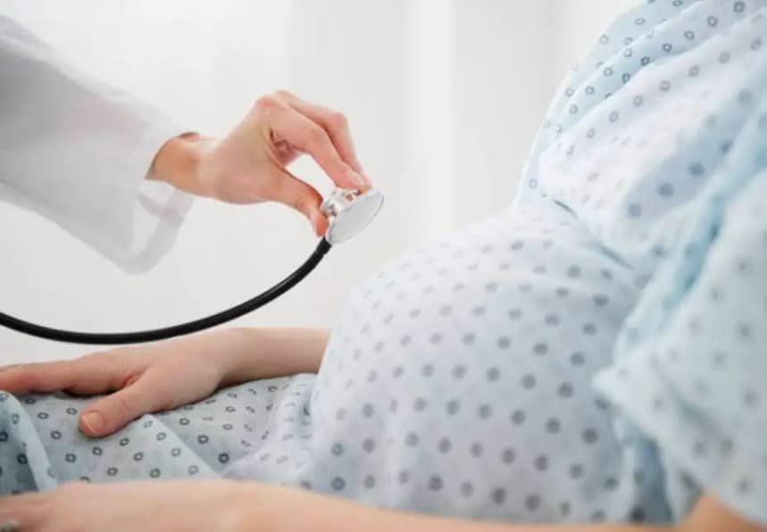 Hungria-mulheres-batimento-cardíaco-do-feto-antes-do-aborto