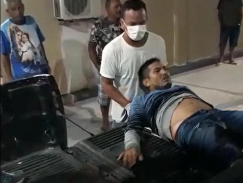 Vídeo: vereador de Itacoatiara é baleado dentro de lanchonete