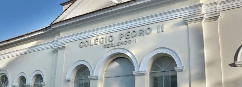 Polícia investiga caso de sexo grupal entre alunos em sala de aula no Colégio Pedro II