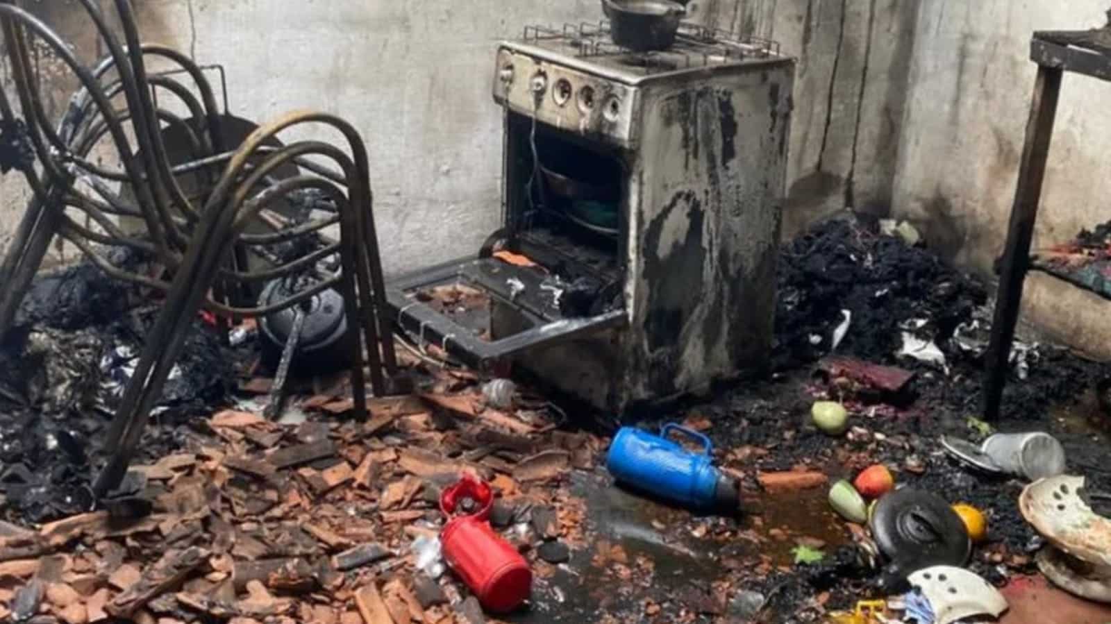 O incêndio foi iniciado na cozinha da residência, ninguém ficou ferido