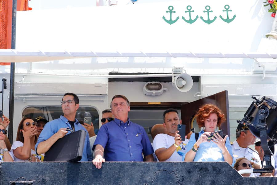 Bolsonaro participa de romaria fluvial do Círio de Nazaré em Belém