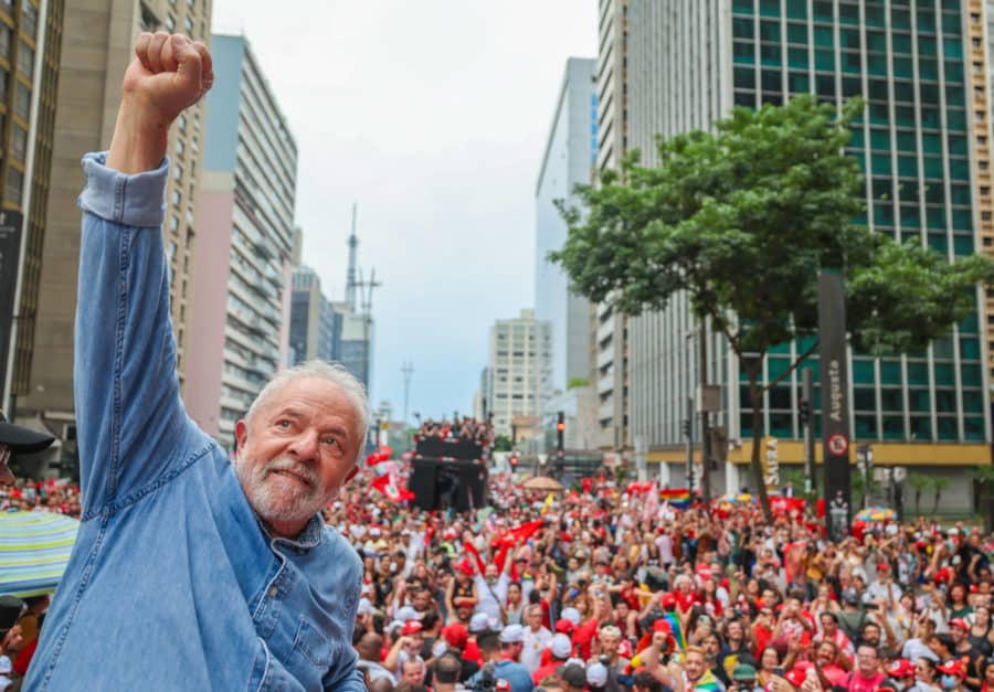 Lula é eleito novo presidente do Brasil