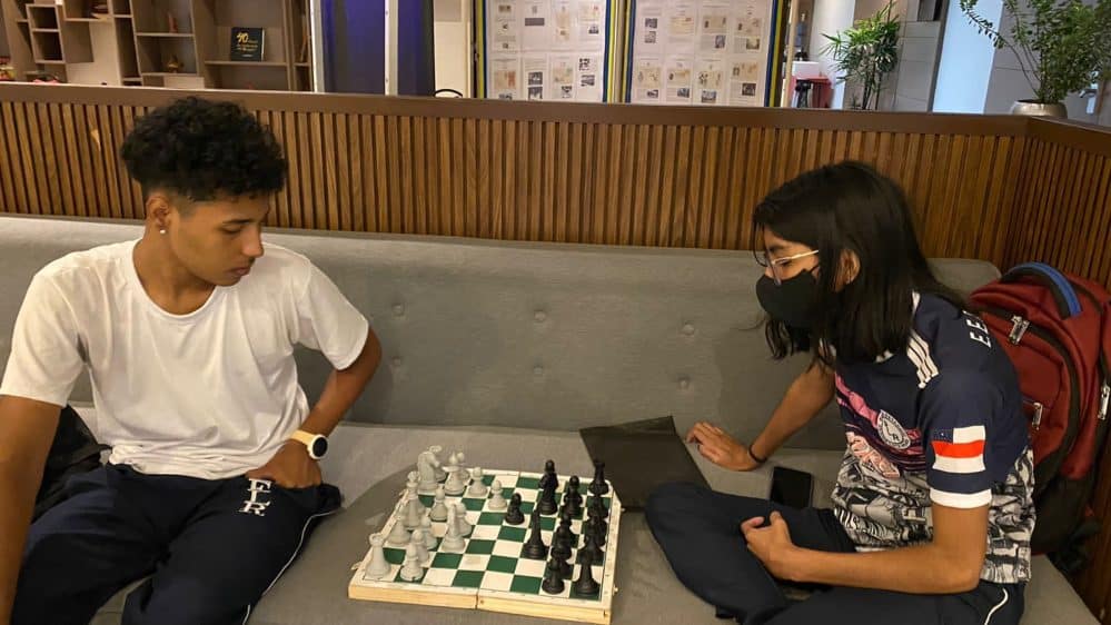 Implementação de xadrez ajuda escola de Rio Manso a ganhar prêmio