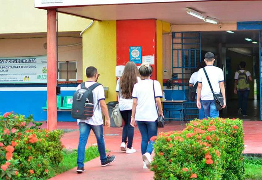 Mais de 400 escolas estaduais na capital e no interior foram cedidas ao TRE-AM