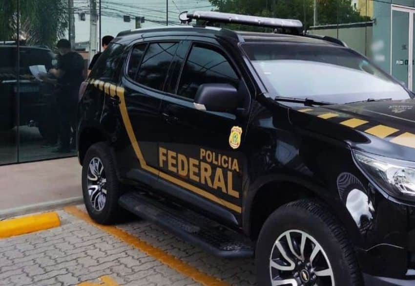 Mulher é presa por se passar por policial federal em Manaus