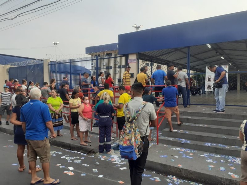 Eleições 2022: ruas de Manaus amanhecem cheias de ‘santinhos’