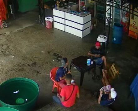 Morre segunda vítima baleada dentro de bar em Manaus