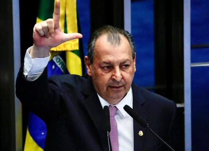 Durante discurso, Omar diz que apenas Lula unifica o Brasil