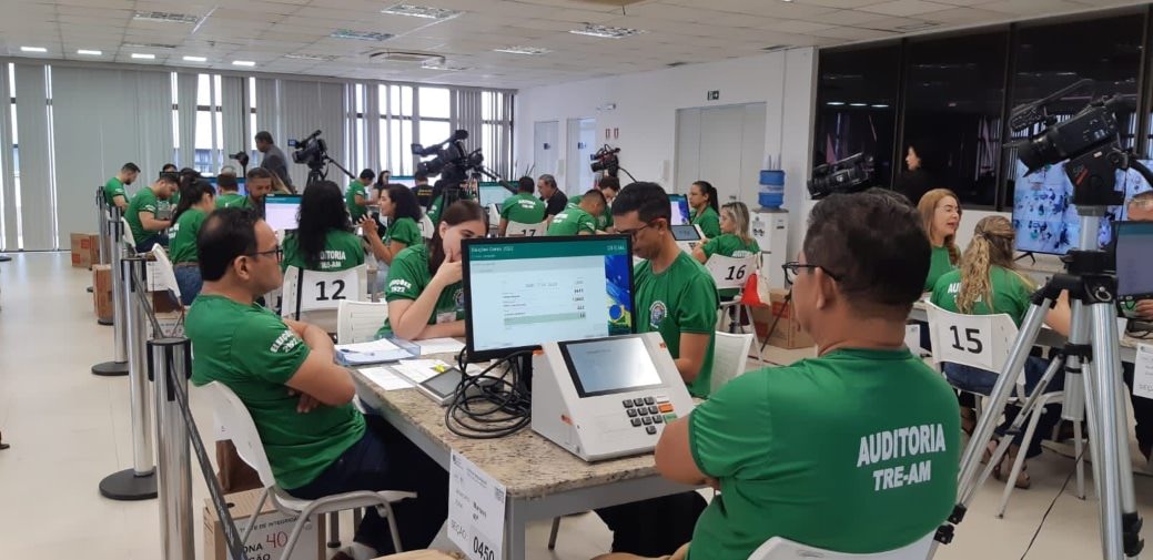 TRE-AM realiza auditoria em urnas eletrônicas durante pleito 2022