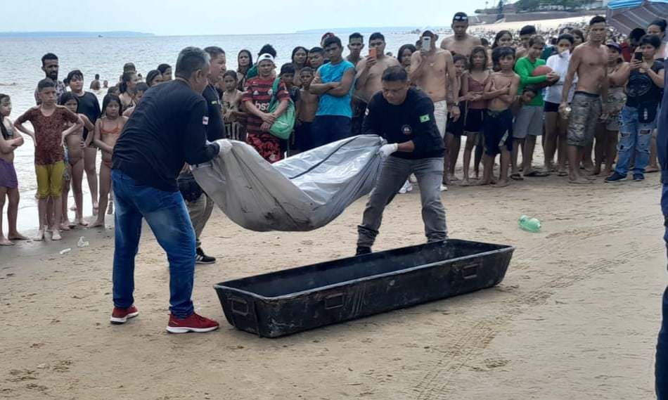 Vídeo: banhistas encontram esqueleto humano na praia da Ponta Negra
