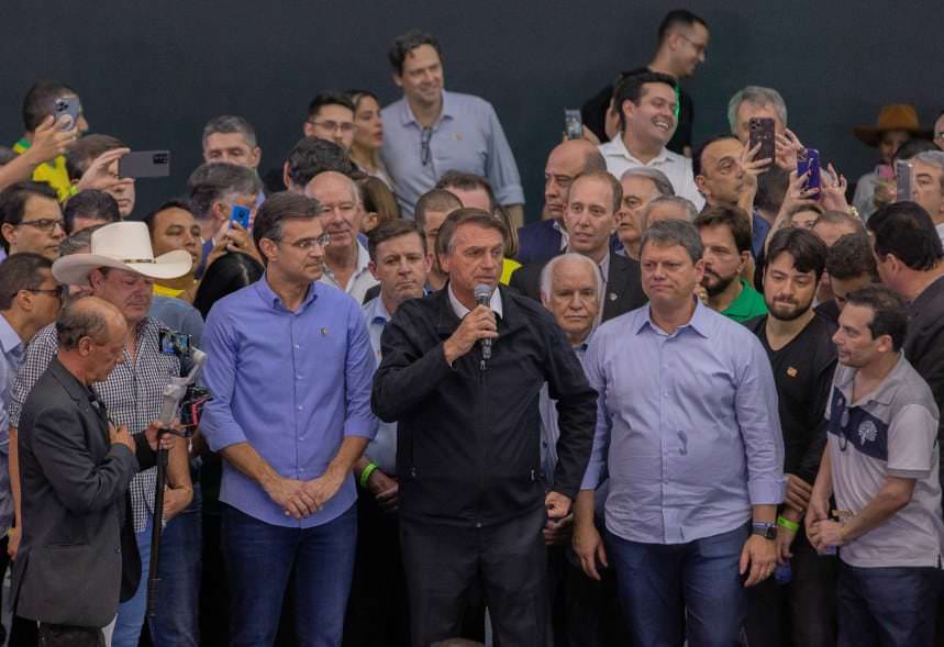 Com Garcia, Zema e 530 prefeitos, Bolsonaro pede empenho por votos