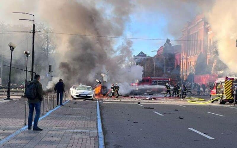 Após bombardeios russos, embaixada brasileira em Kiev faz alerta