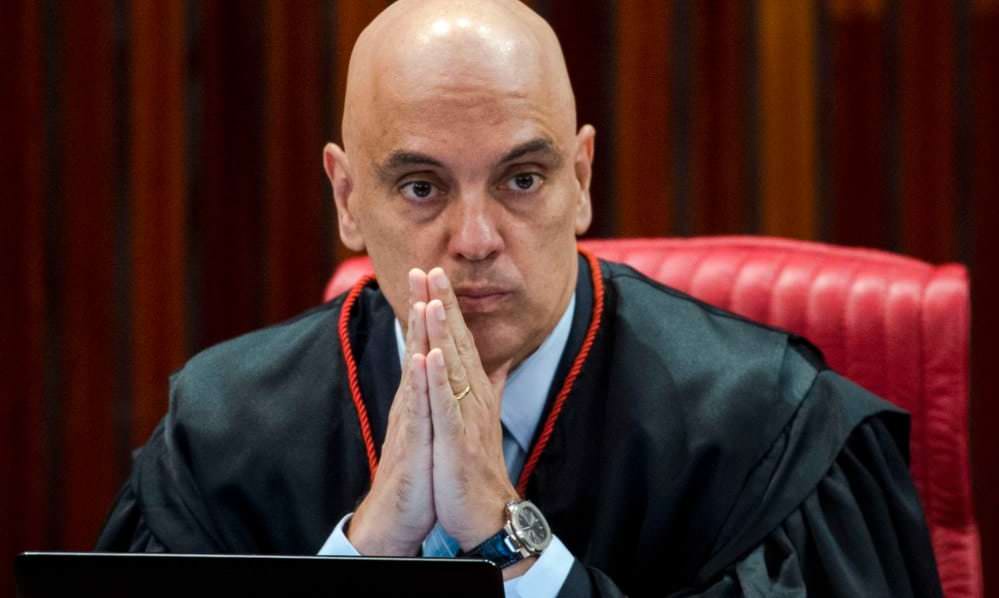 ministro-do-STF-Alexandre-de-Moraes-TSE diz que servidor foi exonerado por atuar com 'motivação polí