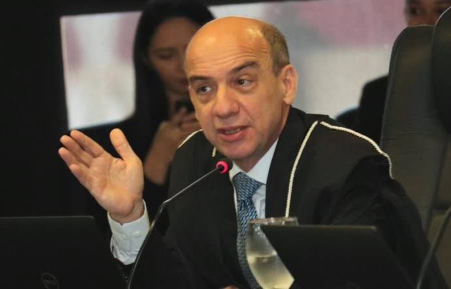 presidente do TCE-AM, conselheiro Érico Desterro,