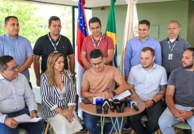 Prefeito de Manaus assina nomeação de 566 aprovados no concurso da Semed e zera cadastro reserva