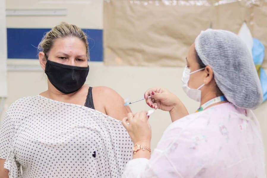 Nove unidades de saúde ofertam vacina contra a Covid-19 em Manaus neste sábado