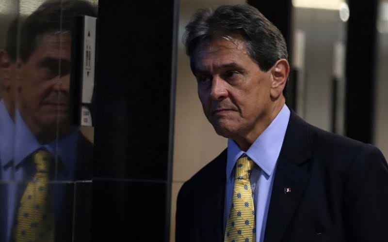 A defesa do ex-deputado federal Roberto Jefferson (PTB) pediu ao Supremo Tribunal Federal (STF) autorização para fazer tratamento médico fora da cadeia