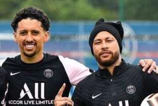 Os jogadores do PSG tiveram que trocar de avião por problemas no voo