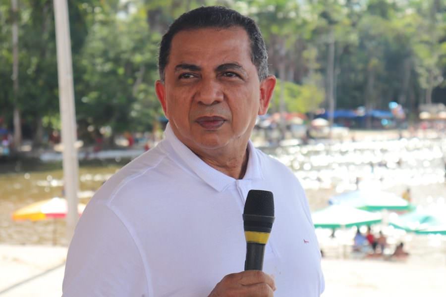 Prefeito de Rio Preto da Eva empurra advogado durante reunião com a guarda municipal