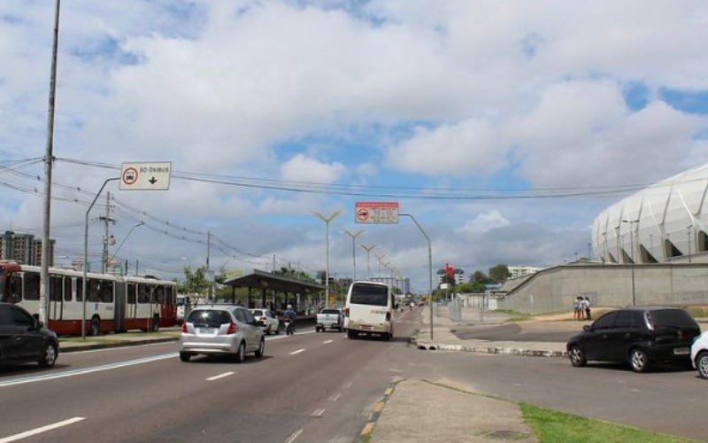 Criminoso se passa por funcionário para assaltar empresa em Manaus
