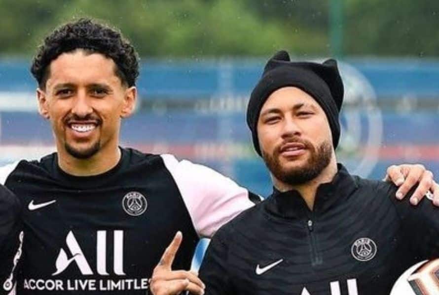 Os jogadores do PSG tiveram que trocar de avião por problemas no voo