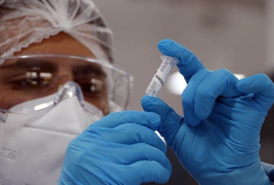 Brasil registra mais de 3.379 novos casos de covid-19 e 4 mortes