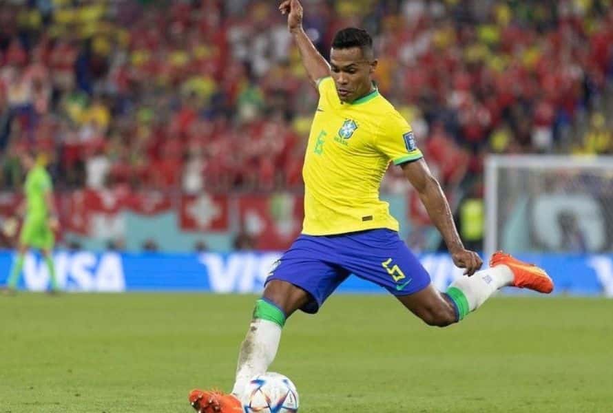Jogador Alex Sandro se lesiona e não joga próximo jogo pela seleção