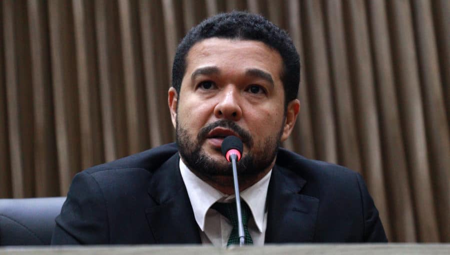 Líder do prefeito diz que há ‘forças externas’ influenciando eleição da CMM