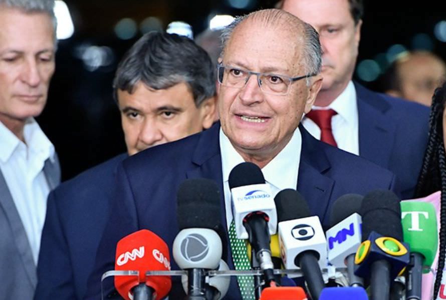 Alckmin entrega ao Senado PEC da Transição