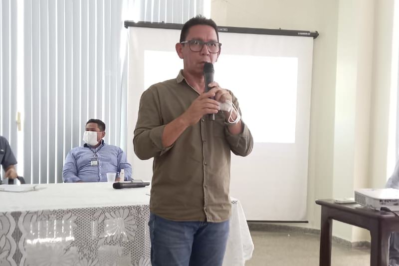 Prefeito de Silves pagará R$ 2,3 milhões para empresa de transporte escolar construir escola no município