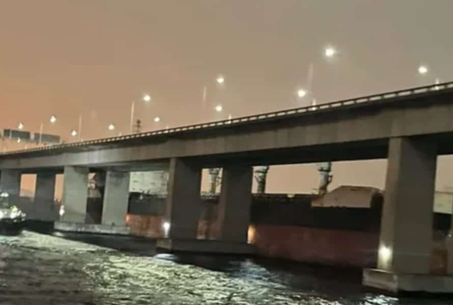 Vídeo: ponte Rio-Niterói é interditada após colisão de navio