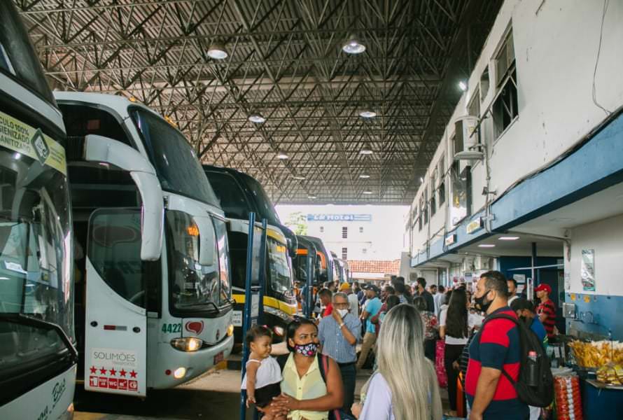 Mais de 27 mil pessoas devem deixar a capital amazonense durante o feriado