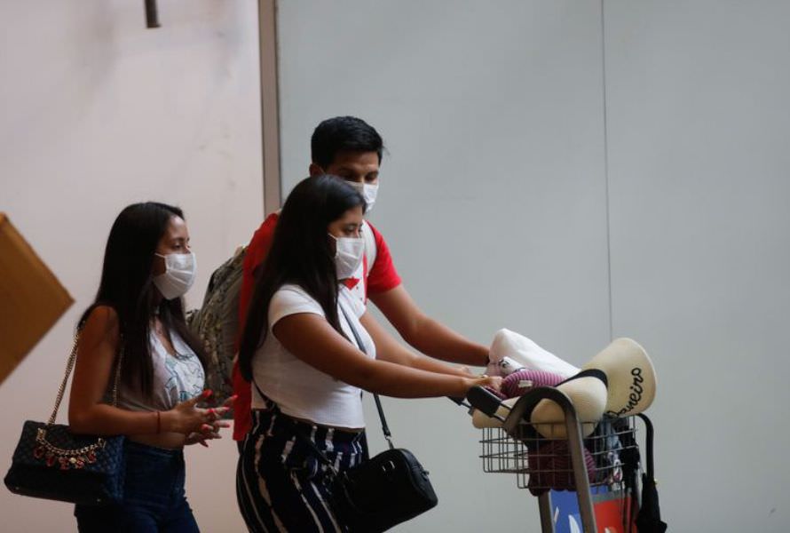 Uso de máscaras em aeroportos do Brasil