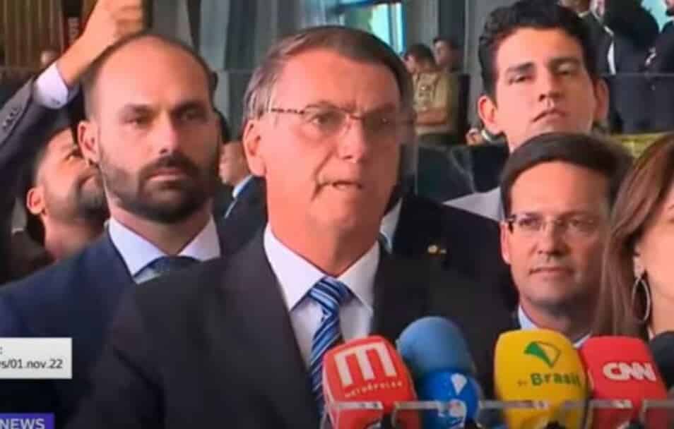 'Continuarei cumprindo todos os mandamentos da Constituição', afirma Bolsonaro