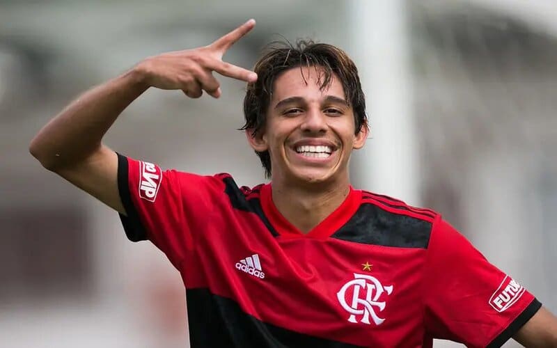 Jogador amazonense estreia no Brasileirão com gol decisivo